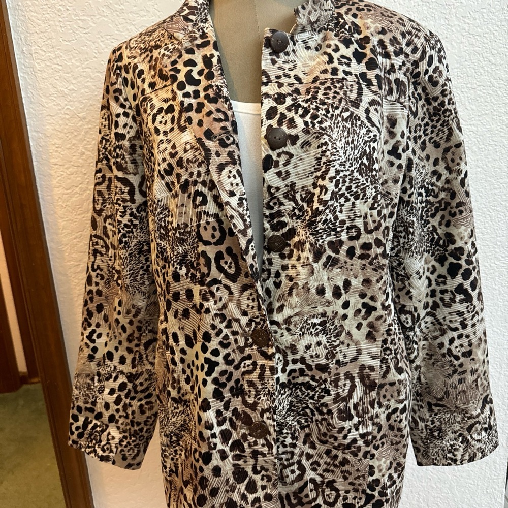 Chico’s Blazer Jacket Animal Print Mandarin Collar Size 3 Button Up